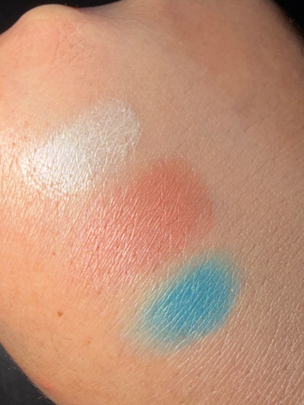 MAC Cosmetics Eyeshadow Trio — Blue, Peach, Cream - Picture 2 of 3
